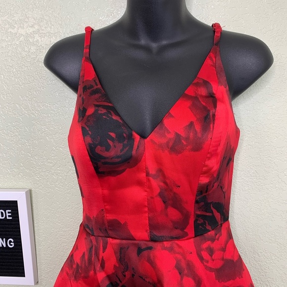 Speechless Satin Red and Black Floral Pattern Cocktail Dress With Pockets Size 1 - Picture 2 of 8